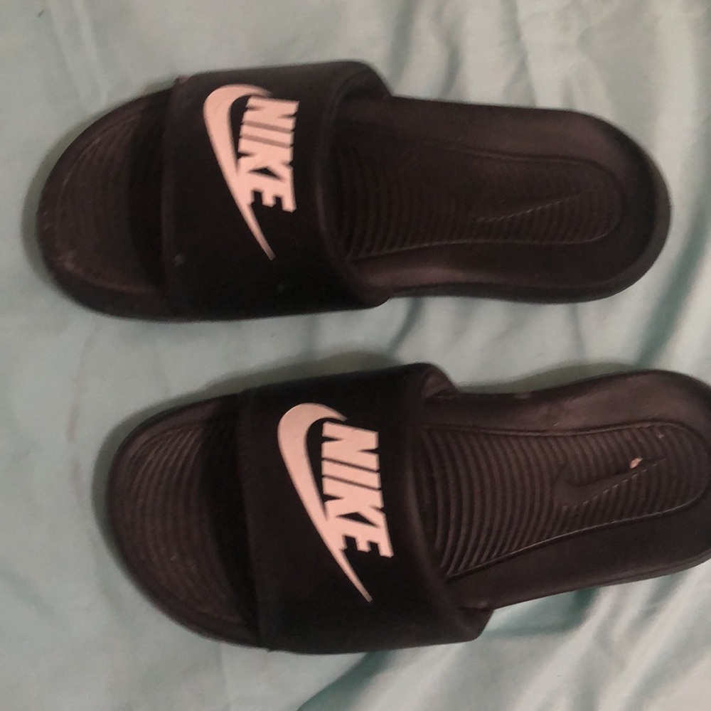 Nike slippers - Picture 3 of 3